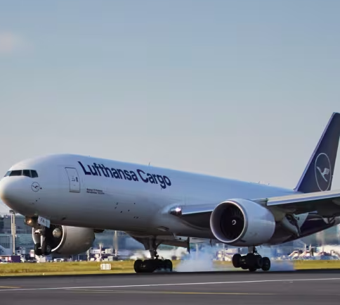 Lufthansa Cargo landar på Arlanda