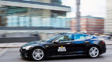 Taxi Stockholm nobbar Tesla
